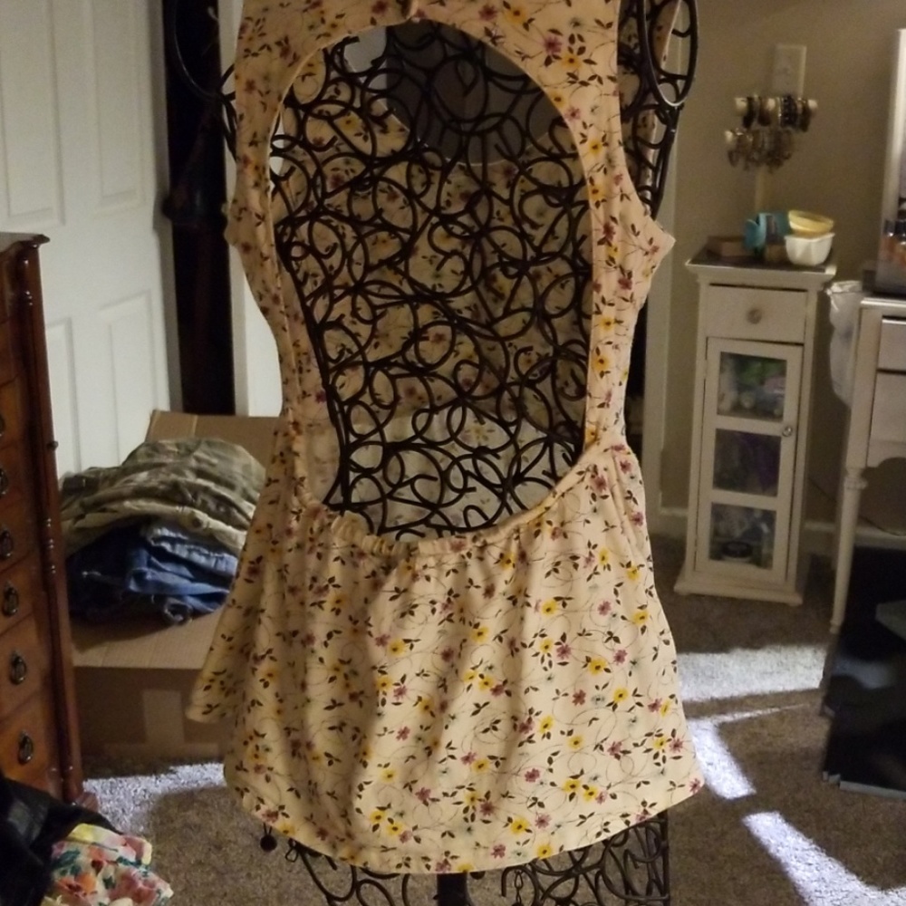 Halter top - Picture 3 of 3